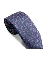Corbata de seda azul marino con estampado paisley en tonos rosados y blancos.
