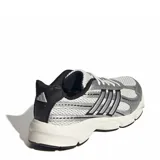 Championes Adidas modelo Technochaos 2000 W, con diseño de inspiración retro de running, capellada de malla blanca con superposiciones metalizadas en color plateado, detalles en negro y suela amortiguada con tecnología Cloudfoam en color blanco y negro.