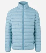 Campera puffer ultraligera de cuello alto con cierre frontal por cremallera y bolsillos laterales. Diseño acolchado con acabado liso.