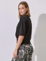 Blusa rosa en seda fría elastizada, marca Zac & Rachel. Delantera con plisado cruzado.