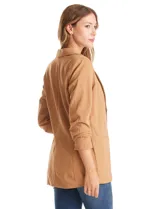 Blazer de crepe Dictionary, con cuello solapa, abertura frontal y mangas tres cuartos con detalle fruncido. Cuenta con bolsillos delanteros y forro interno.