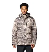Campera técnica 3 en 1 Columbia, modelo Whirlibird V, con diseño estampado tipo camuflaje en tonos grises. Cuenta con tecnología impermeable Omni-Tech, forro termorreflectante Omni-Heat, capucha ajustable, ventilación en axilas, faldón cortaviento y múltiples bolsillos con cierre.