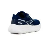 Championes de running Diadora modelo Glace L, color azul marino con suela blanca. Confeccionados en tejido knit transpirable y entresuela de phylon para mayor amortiguación.