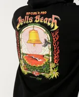 Canguro negro con capucha y bolsillo tipo canguro, confeccionado con felpa de algodón. Presenta un gran estampado gráfico en la espalda con la inscripción 'Bells Beach Australia' y un diseño alusivo al evento de surf, con llamas en los laterales.