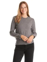 Buzo gris de tejido con cuello redondo, manga larga texturizada con diseño de rombos, puño y volado.