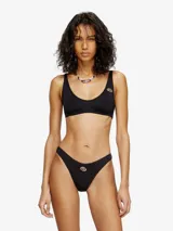 Top tipo sujetador de la marca Diesel confeccionado en encaje elástico con motivo camuflado. Presenta un diseño slip-on con escote profundo y el logo Oval D aplicado en el frente.