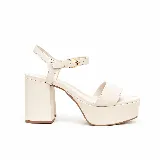 Sandalias de fiesta color beige claro, confeccionadas en cuero 100% legítimo, con diseño de tira frontal ancha, plataforma y taco ancho. Cuentan con pulsera al tobillo ajustable mediante hebilla metálica.