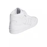 Championes adidas Forum Mid de corte medio, totalmente blancos, con cierre de cordones y tira de velcro en el tobillo. Presentan las icónicas tres bandas laterales y el logo de la marca en la suela y el lateral.