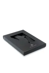 Set de chaleco, corbata y pañuelo de vestir color negro con diseño floral.