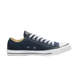 Zapatillas Converse Chuck Taylor All Star de lona color azul marino, caña baja, cordones blancos, ojalillos metálicos y suela de caucho blanca con línea negra.