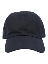 Gorra tipo baseball color azul marino, confeccionada en canvas engrasado impermeable con forro interior de algodón orgánico. Presenta un diseño clásico de seis paneles con costuras reforzadas en la visera y un pequeño logo bordado al tono en el panel frontal.