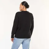 Sweater de punto negro con cuello en V y puños acanalados, de corte holgado y manga larga.