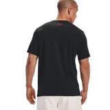 Remera Under Armour negra de corte clásico, con logo de la marca en rojo en el centro del pecho.