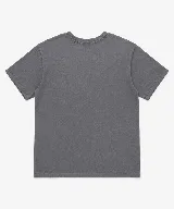 Remera Brooksfield de algodón pima color verde militar, de manga corta y cuello redondo, con pequeño logo bordado en el pecho.