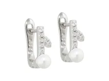 Caravanas de plata 925 con diseño de argolla pequeña, decoradas con una perla en el extremo y una hilera de circonias brillantes.