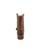 Bota de caña media estilo texano confeccionada en cuero color café, con detalles de costuras decorativas en la parte superior y una tira con hebilla metálica ajustable en el tobillo. Cuenta con suela de goma con tecnología de amortiguación y taco cuadrado.