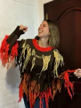 Sweater marrón de lana merino con cuello redondo y flecos XL de colores amarillo, naranja y borgoña.