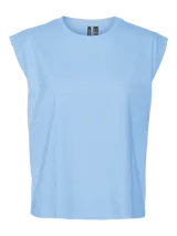 Musculosa de algodón color celeste claro con cuello redondo y diseño de mangas amplias estilo hombreras.