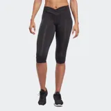 Calza deportiva Reebok capri color negro, con cintura de talle medio y diseño cruzado.