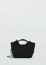 Bolso de mano tipo shopper pequeño, confeccionado en tejido trenzado de poliéster color negro. Presenta doble asa corta integrada y doble asa larga para llevar al hombro.