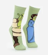 Par de medias de caña alta color verde con estampado de Shrek y Fiona.