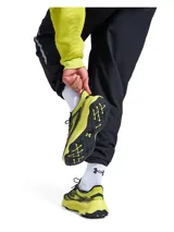 Championes Under Armour Flare, modelo de running en color verde flúor y negro, con capellada de malla transpirable y suela con amortiguación.