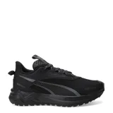 Championes de trail running Puma modelo Extend Lite, color negro con detalles en gris. Presentan una construcción en malla transpirable con refuerzos sintéticos, cordones con detalles reflectantes y una suela robusta diseñada para terrenos irregulares.