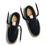 Championes de skate Cariuma modelo Naioca, color negro con suela marrón y logo blanco.