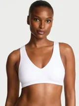 Bralette inalámbrico Victoria's Secret color blanco, con escote en V y diseño sin costuras ni herrajes, ideal para descansar.