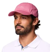Gorro tipo gorra con visera de marca Columbia, color rosado, con diseño clásico de paneles y el logo bordado en tono más claro en el frente.