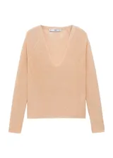 Jersey de punto fino color beige claro, con escote en V y mangas largas.