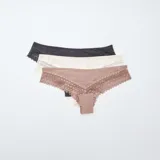Pack de tres braguitas brasileñas de algodón y encaje en colores negro, blanco y rosa.