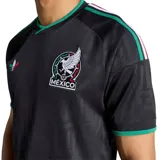 Camiseta de futbol adidas de la tercera equipacion de la seleccion de Mexico para el 2026, de color negro con detalles en verde y patron geometrico tonal.