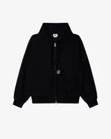 Campera tipo bomber con cierre metálico de doble vía, capucha con cordón ajustable, bolsillos delanteros tipo parche y puños y cintura elásticos. Presenta un diseño minimalista con etiqueta de la marca en el bolsillo frontal.