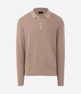 Suéter masculino de punto texturizado en color beige, con cuello polo, cierre frontal de tres botones, manga larga y terminaciones acanaladas en puños y ruedo.
