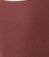 Vestido midi de Blue Steel confeccionado en tejido rib acanalado, con escote cuadrado y breteles anchos. Diseño básico y ajustado al cuerpo.