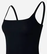 Vestido corto negro de rib con breteles finos y escote cuadrado. Corte evasé y sin estampa.