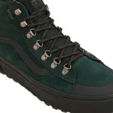 Championes de caña alta Vans modelo Sk8-Hi MTE DR Waterproof, color verde oscuro. Confeccionados en gamuza con tecnología impermeable HydroGuard, presentan ojales metálicos reforzados tipo bota de montaña, cordones redondos y suela de goma negra con diseño dentado para mayor tracción.
