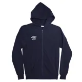 Campera deportiva Umbro de color negro con cierre frontal completo, capucha ajustable y bolsillos tipo canguro. Presenta el logo de la marca bordado en blanco en el pecho.