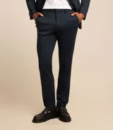 Pantalón de vestir negro, corte super slim, con bolsillos laterales y traseros.