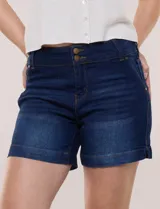 Short de jean azul oscuro de tiro alto y calce ajustado, con cintura ancha, cierre de cremallera y doble botón. Cuenta con bolsillos delanteros y dobladillo en las perneras.
