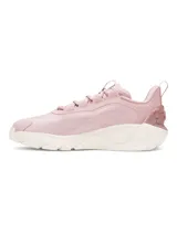 Championes de entrenamiento Under Armour Project Rock 8, color rosado con suela de plataforma en tono crema. Presentan una parte superior de malla técnica con detalles de gamuza, lengüeta de neopreno perforada y contrafuerte texturizado en el talón con el logo de la colección.