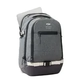 Mochila Rip Curl F-Light Posse 35L Classic Surf, color gris con base negra y detalles en blanco. Cuenta con compartimento principal con cierre, bolsillo frontal con cierre, correas acolchadas y ajustables, y correa de ajuste frontal con hebilla. Logo de la marca estampado en el frente.