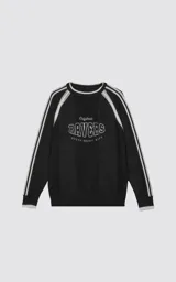Sweater de punto negro con cuello redondo, mangas largas con franjas laterales blancas y puños en punto rib. Presenta un diseño gráfico bordado en el pecho con la inscripción 'RAVERS' y detalles en blanco.