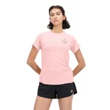 Remera deportiva rosa claro con logo de New Balance y la frase "The Intelligent Choice" estampada en el pecho.