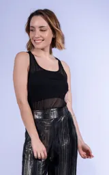 Body negro de tul con breteles finos y corte clásico.