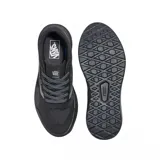 Championes Vans modelo UltraRange 2.0, de diseño deportivo en color negro con detalles en gris oscuro. Presentan una estructura de malla transpirable, refuerzos sintéticos en la puntera y laterales, y una suela robusta de goma negra que ofrece mayor tracción y durabilidad.