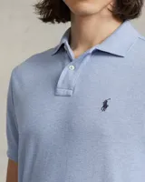 Remera polo de algodón color rosado, corte Custom Slim Fit, manga corta y cuello con botones. Cuenta con el logo bordado en el pecho.