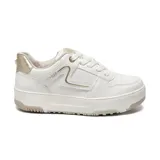 Championes deportivos de plataforma, color blanco con detalles en dorado metalizado en el talón y laterales. Presentan cordones al tono y suela de goma con relieve.