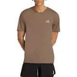Remera deportiva Adidas modelo Adi365 Essentials, color marrón, de manga corta y cuello redondo. Presenta el logo reflectante de Adidas en el pecho.